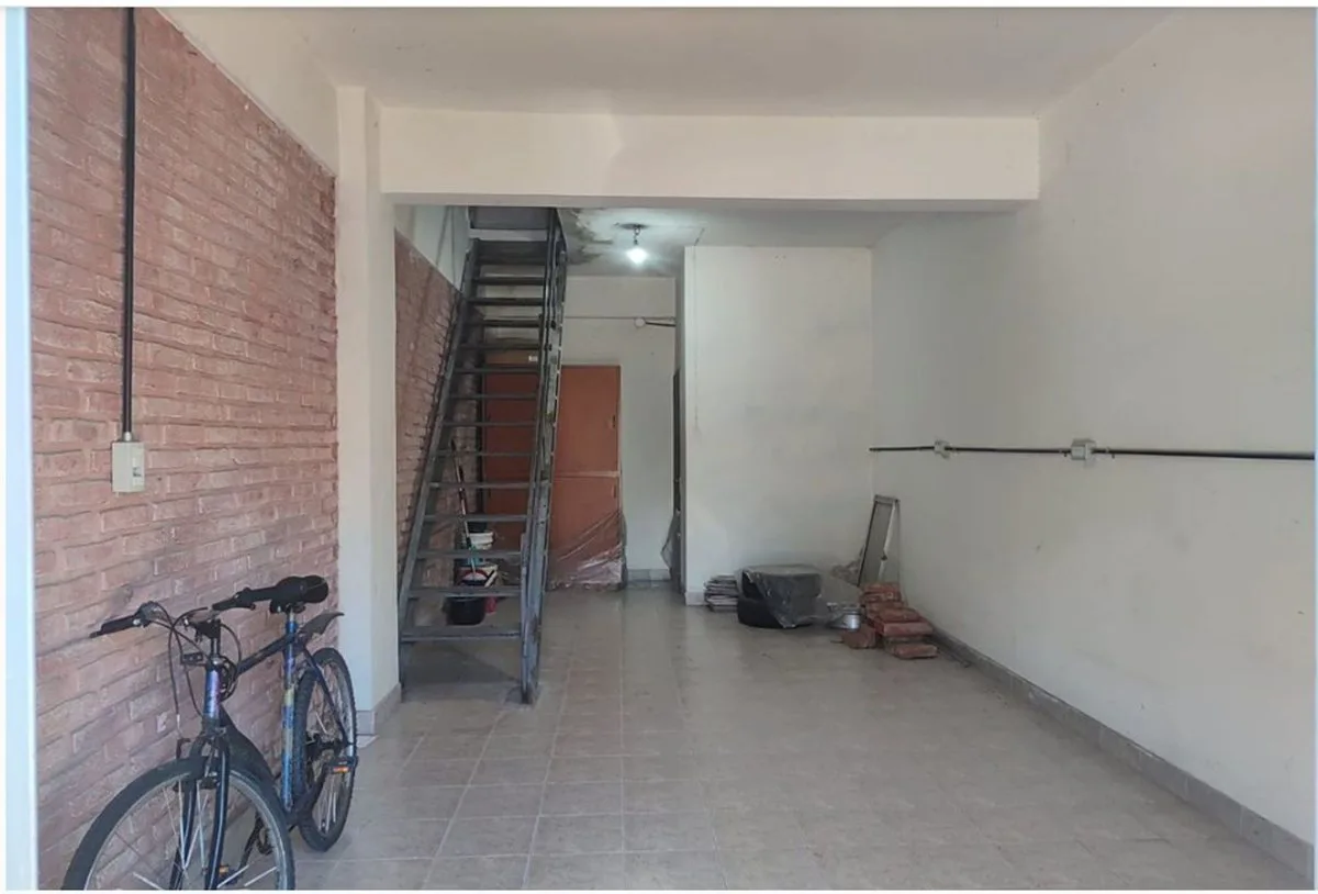 VENTA PH 3 AMBIENTES CON COCHERA EN 2 PLANTAS foto 2
