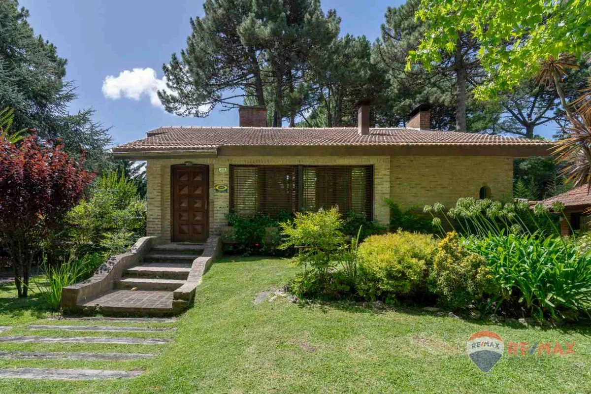 VENTA CHALET 4 AMB CON AMPLIO JARDIN EN B5 PINAMAR foto 4
