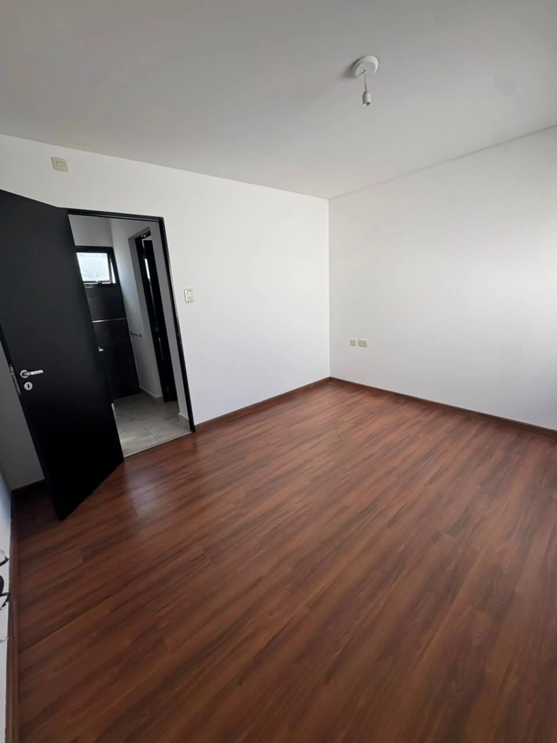 EN VENTA DEPARTAMENTO ZONA UTN foto 5