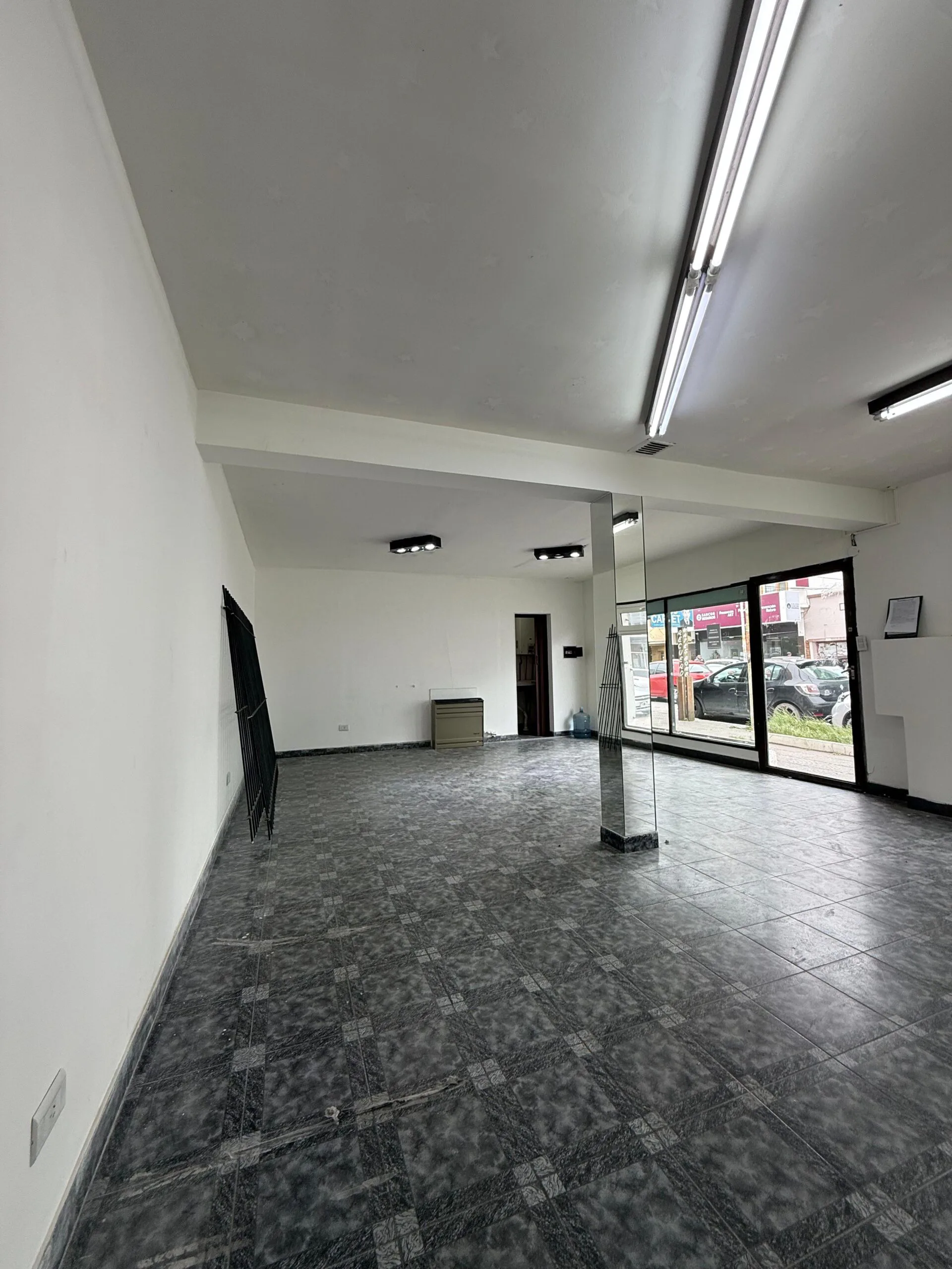 ALQUILER – LOCAL – CENTRO foto 5
