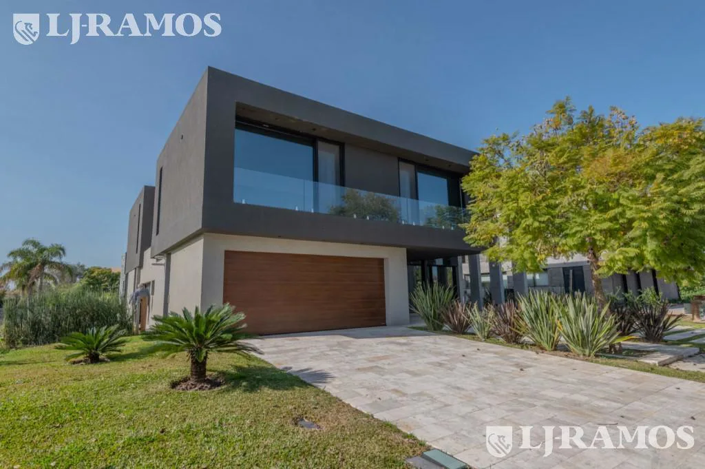 Casa  a estrenar al agua con 4 dormitorios en venta en El Yacht - Nordelta foto 2