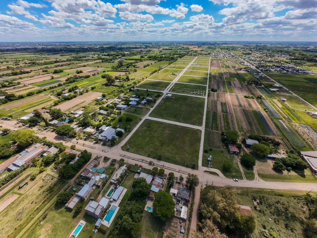 REMAX VENDE LOTE EN PRADERAS 5 foto 3