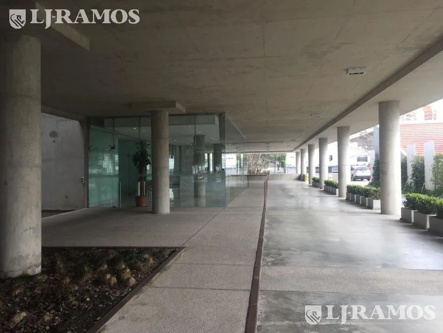 Alquiler de oficina de 453 m2 en Vicente López foto 2