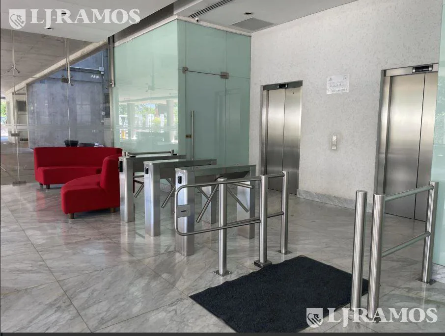 Alquiler de oficina de 453 m2 en Vicente López foto 3