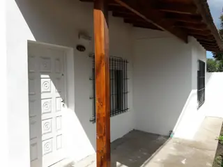 CASA EN VENTA ZONA TODO EL AÑO PRACTICAMENTE A ESTRENAR foto 3