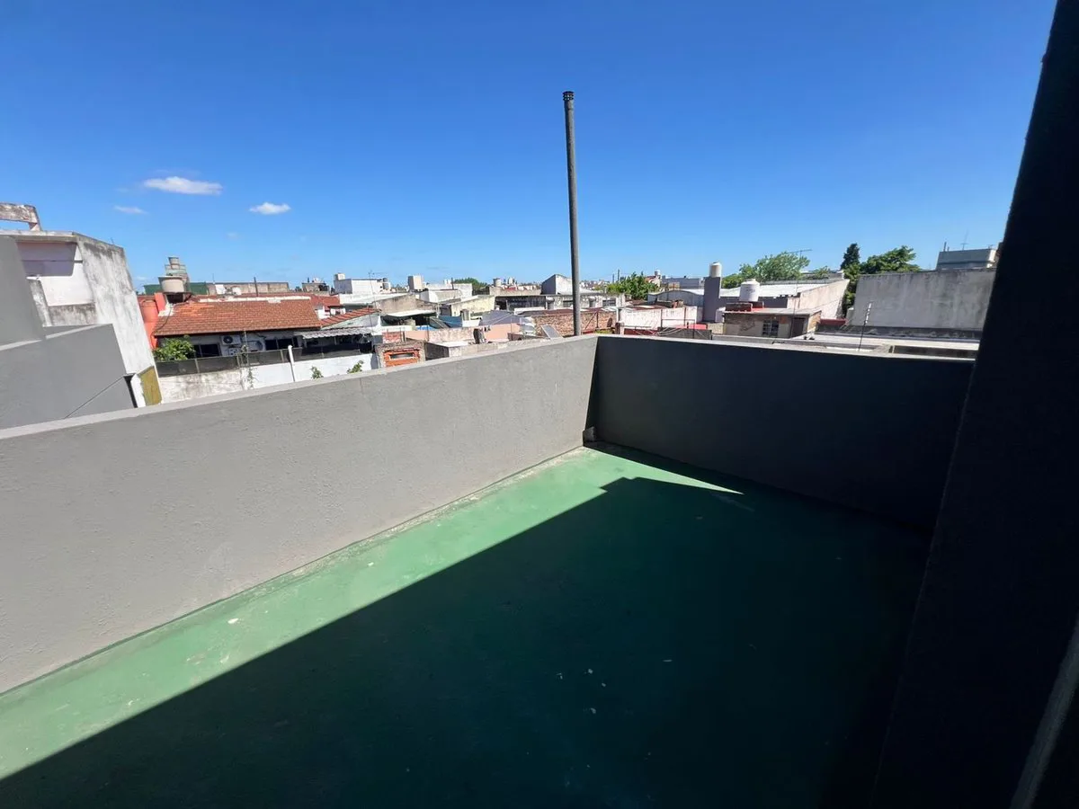 Alquiler dúplex 4 amb con doble balcón y patio foto 4