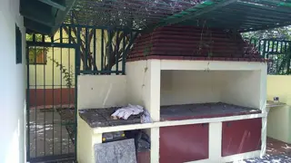 EXCELENTE´PROPIEDAD MULTIFAMILIAR VIVIENDA  AL FRENTE DE DOS AMBIENTES ENTRADA DE AUTO PATIO PARRILLA Y AL FONDO OTRA VIVIENDA DE DOS AMBENTES foto 5