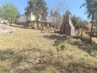 LOTE, villa carlos paz, 1048 m2, a 2 cuadras de la ruta 38,  barrio villa del lago,  MUY BUENA VISTA Y EXCELENTE ENTORNO, con todos los servicios y ES foto 3