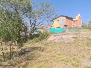 LOTE, villa carlos paz, 1048 m2, a 2 cuadras de la ruta 38,  barrio villa del lago,  MUY BUENA VISTA Y EXCELENTE ENTORNO, con todos los servicios y ES foto 4