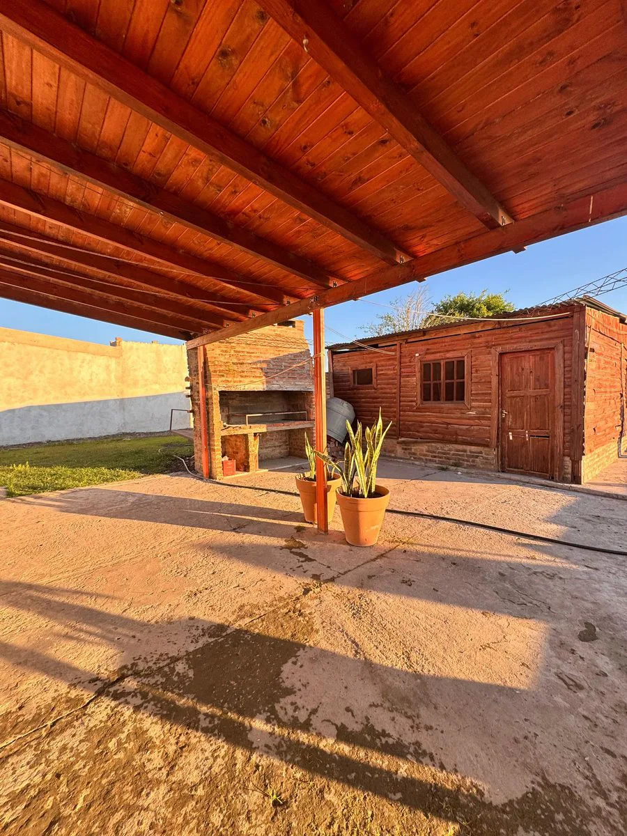 CASA EN VENTA FRENTE AL RIO foto 2