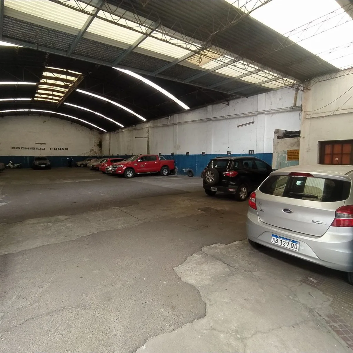 Estacionamiento 40 cocheras + 2 deptos Oportunidad foto 2