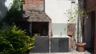 ALQUILER - INTERNA ÚNICA 4 DORMITORIOS - 220 m2 - JARDÍN Y PARRILLERO foto 3