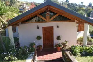 CASA CON PISCINA – PARQUE – QUINCHO – EQUIPAMIENTO FULL -  A 5 MINUTOS DEL CENTRO foto 2