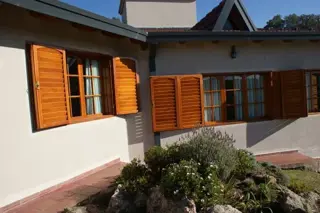 CASA CON PISCINA – PARQUE – QUINCHO – EQUIPAMIENTO FULL -  A 5 MINUTOS DEL CENTRO foto 5