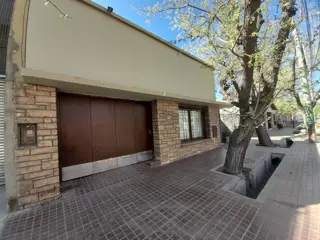 VENTA DE CASA + DEPARTAMENTO DORREGO GUAYMALLEN foto 3