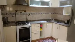 SE VENDE HERMOSO Y BIEN CUIDADO DUPLEX 3 AMBIENTES. AL FRENTE (JOSE BATLLE Y ORDOÑEZ AL 5600) V.LUGANO foto 4