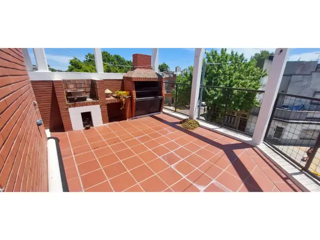 Venta - Liniers - Casa en esquina con terraza y parrilla- APTO CREDITO HIPOTECARIO