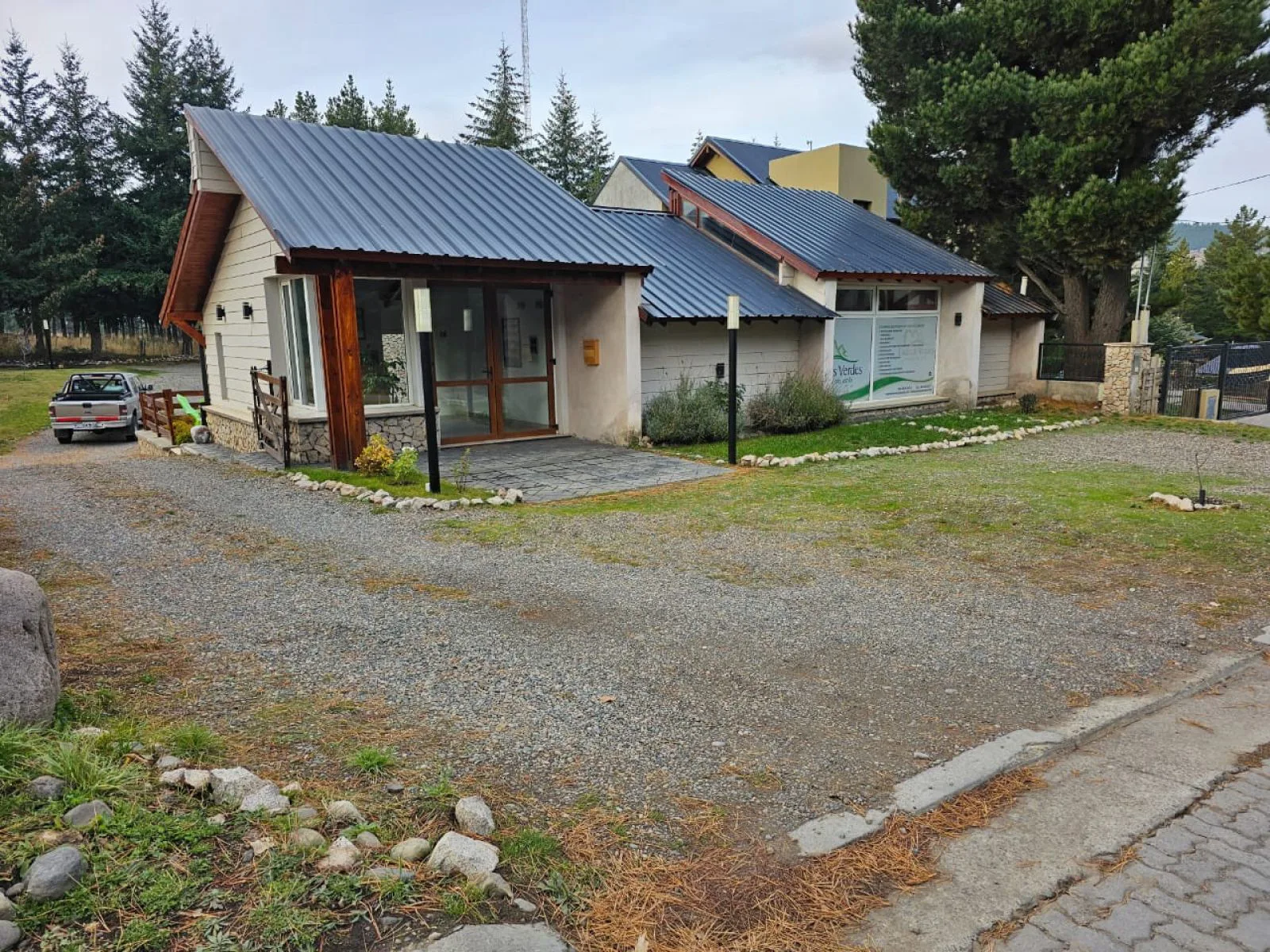 IMPORTANTE COMPLEJO DE CABAÑAS EN EL BARRIO VILLA AYELÉN DE ESQUEL CHUBUT foto 3