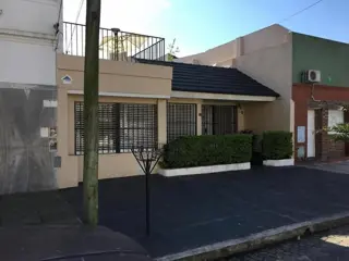 Moliere 1875, CABA/ casa 3 ambientes / 2 baños/ fondo, pileta, quincho, terraza, 220M2 u$s 350.000 foto 1