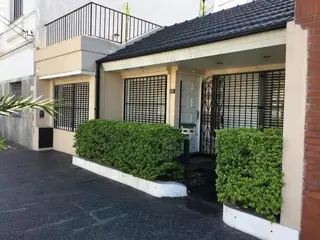Moliere 1875, CABA/ casa 3 ambientes / 2 baños/ fondo, pileta, quincho, terraza, 220M2 u$s 350.000 foto 2