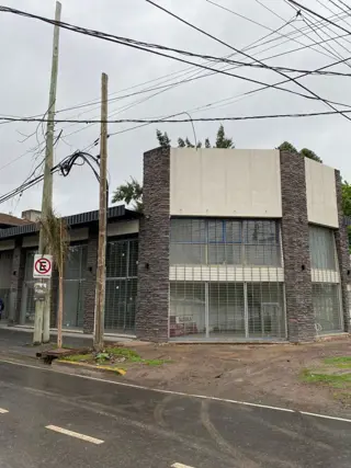 Excelente local comercial en alquiler en Pilar foto 3