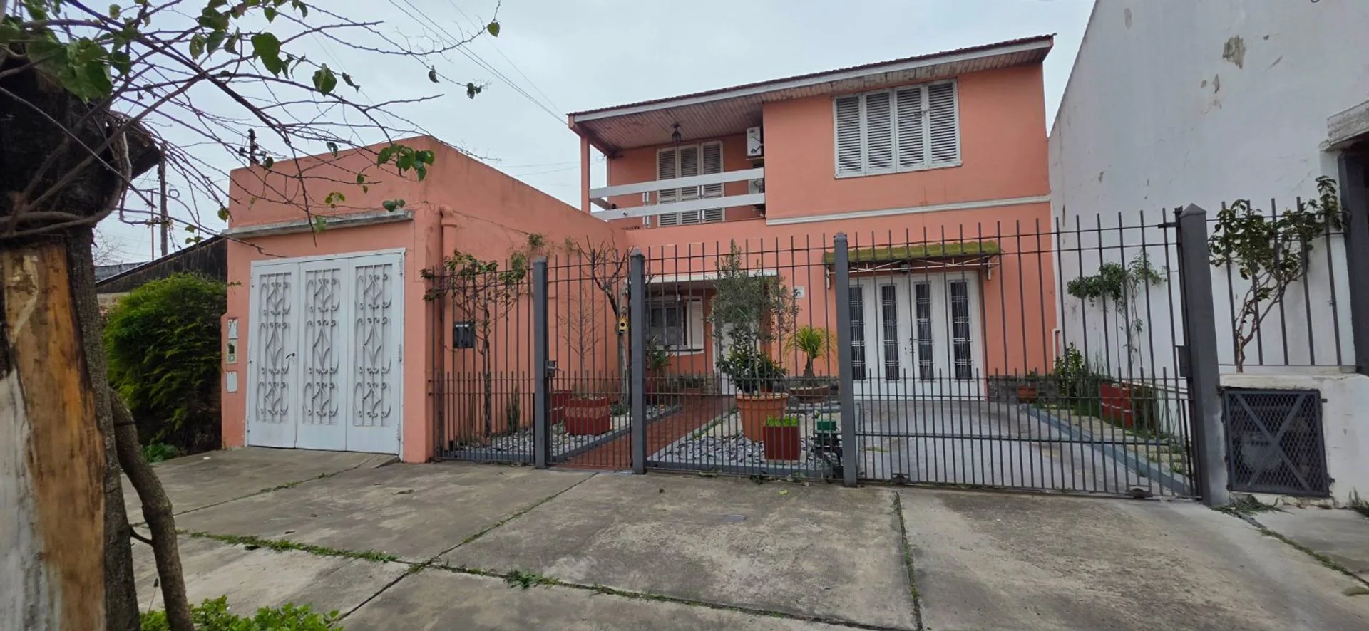 DOS CASAS VENTA EN BANFIELD CON GARAGE Y PATIO foto 5