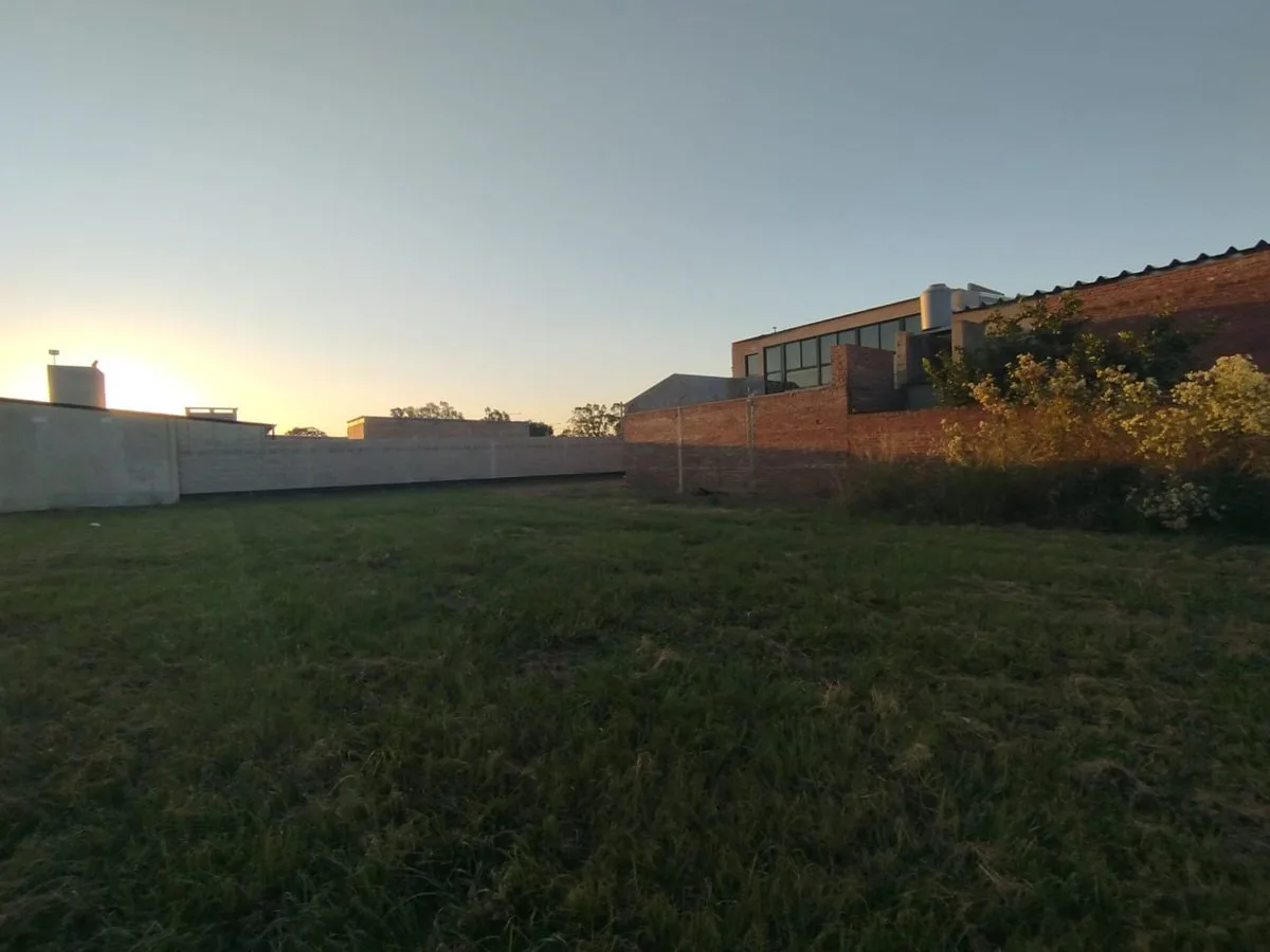 TERRENO DE 200m2 EN INGRESO A ANGEL GALLARDO