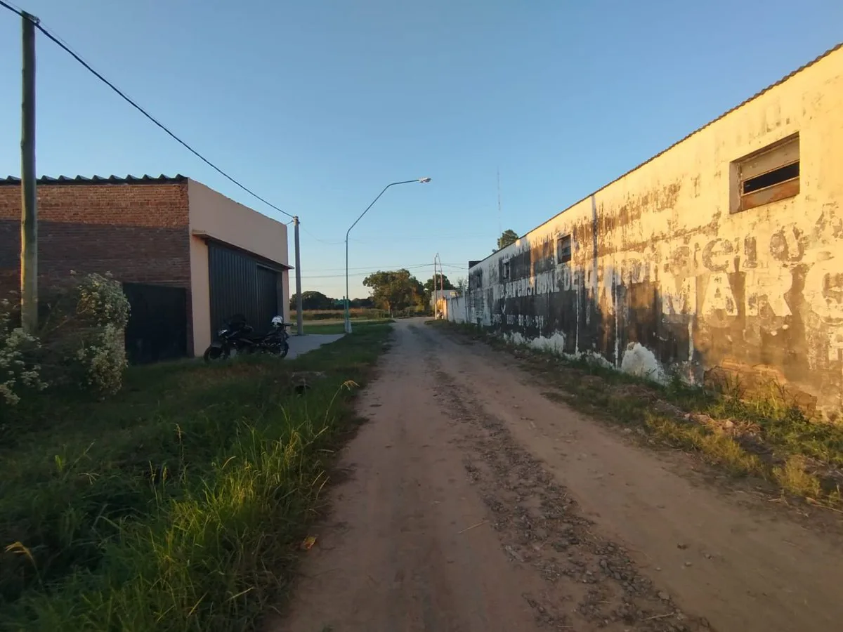 TERRENO DE 200m2 EN INGRESO A ANGEL GALLARDO foto 5