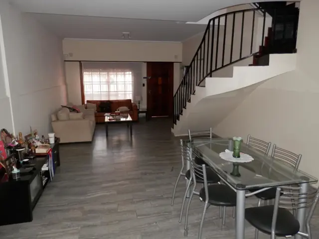 Casa de 4 amb sobre lote propio.