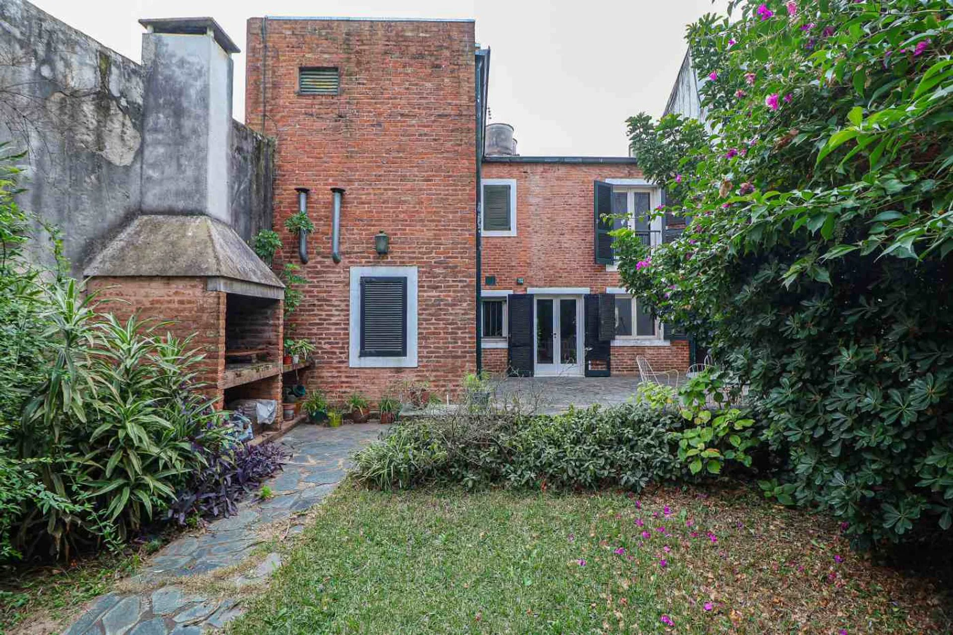 CASA VENTA NUÑEZ LOTE PROPIO CON COCHERA foto 3