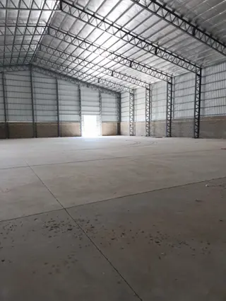 Excelente galpón a estrenar foto 1