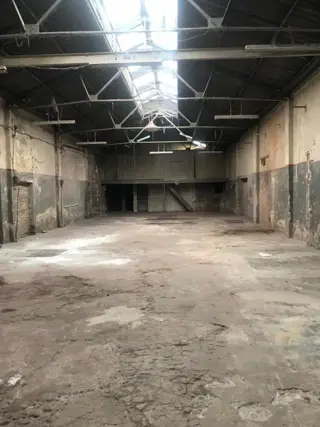 ALQUILER - VILLA E. MADERO -  GALPON 340 m2 APROX foto 3