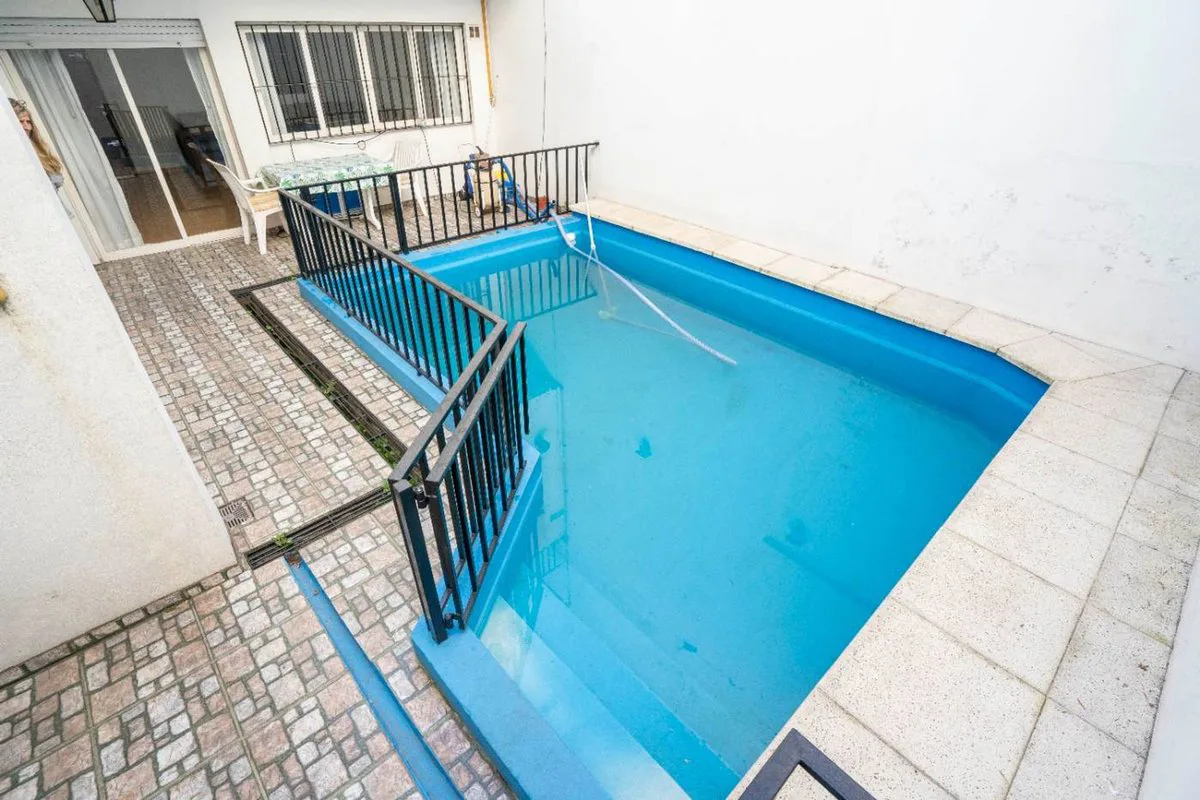 VENTA casa con pileta/ quincho en MONTE CASTRO foto 3