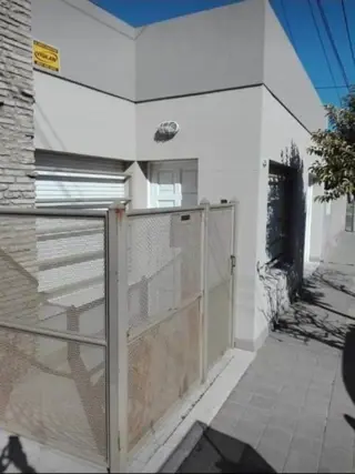 Casa mas dos departamentos en Bahía Blanca foto 2