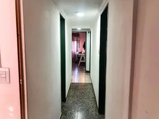 HERMOSA CASA EN BARRIO MALVINAS, A UNA CUADRA DE CARCANO  CON TODOS LOS SERVICIOS. CUATRO DORMITORIOS , PILETA . QUINCHO Y COCHERA . foto 1