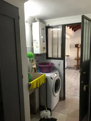 HERMOSA CASA EN BARRIO MALVINAS, A UNA CUADRA DE CARCANO  CON TODOS LOS SERVICIOS. CUATRO DORMITORIOS , PILETA . QUINCHO Y COCHERA . foto 5