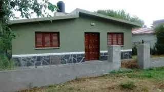 oportunidad casa en barrio de la localidad foto 2
