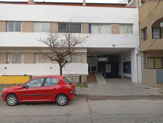 LINDO DEPARTAMENTO EN ALQUILER PERMANENTE EN CARLOS PAZ, 2 DORM. AMOBLADO. EDIFICIO RIBERA foto 2