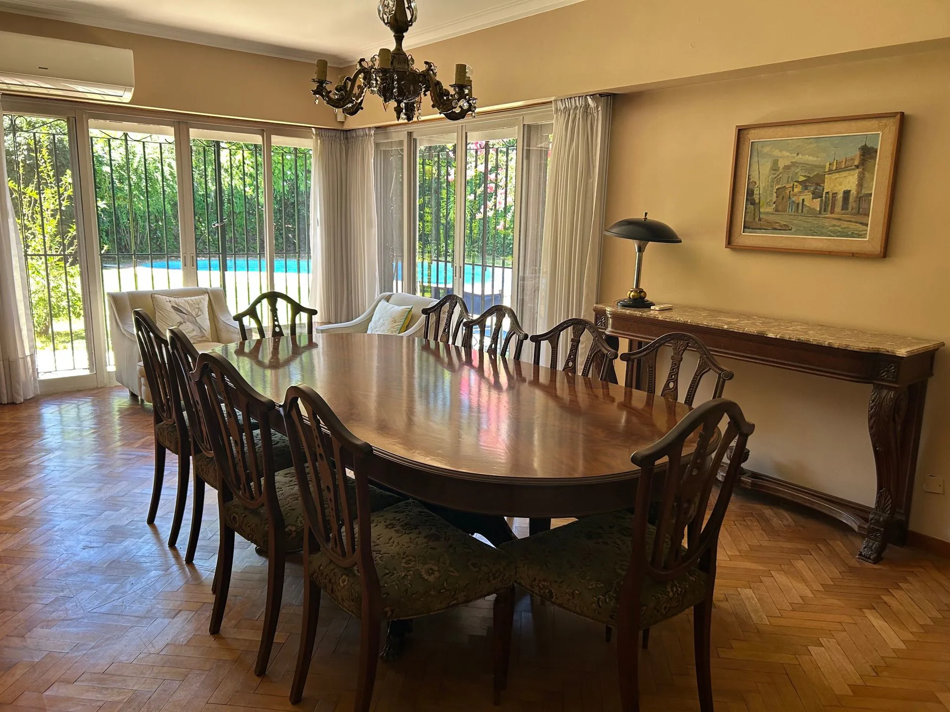 LINDISIMA CASA EN ESQUINA CON GRAN JARDÍN Y PILETA foto 5