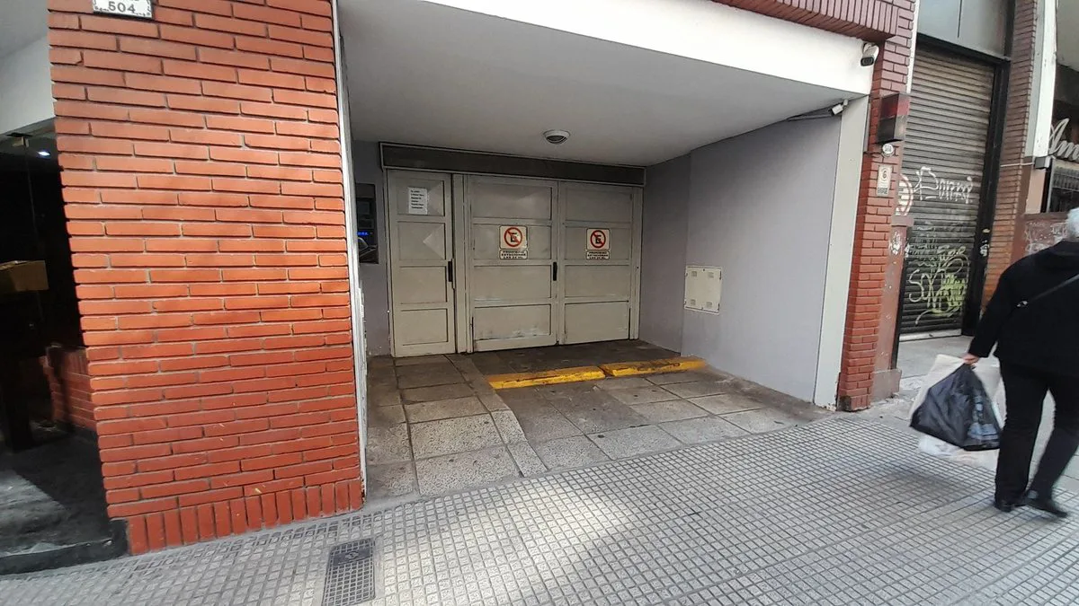 Cochera Fija Cubierta en Venta - 10 m² - Abasto foto 2