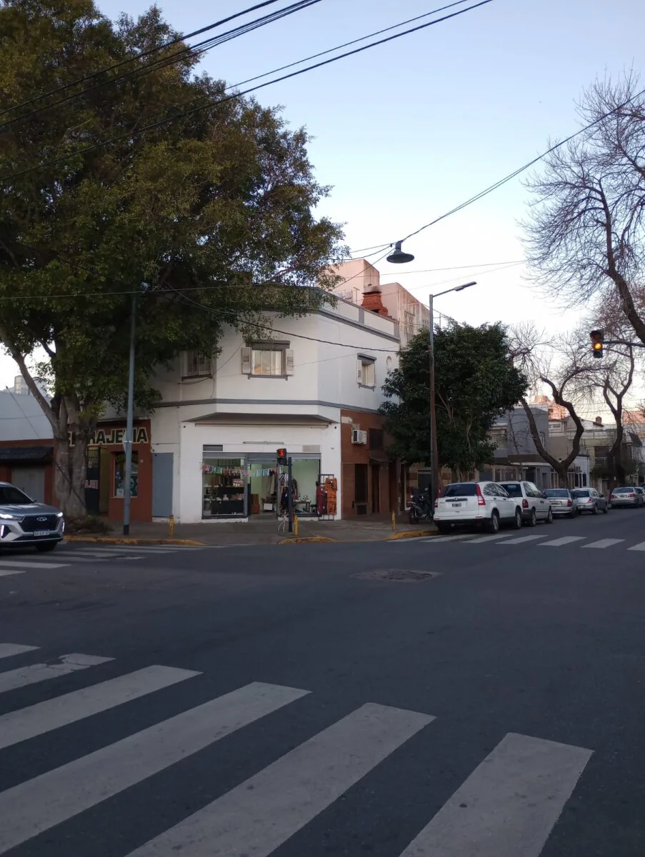 Alquiler local Monte Castro esquina comercial foto 4