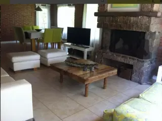 Excelente Chalet En Carilo  de 3 dormitorio y dependencia foto 3