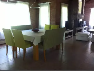 Excelente Chalet En Carilo  de 3 dormitorio y dependencia foto 5