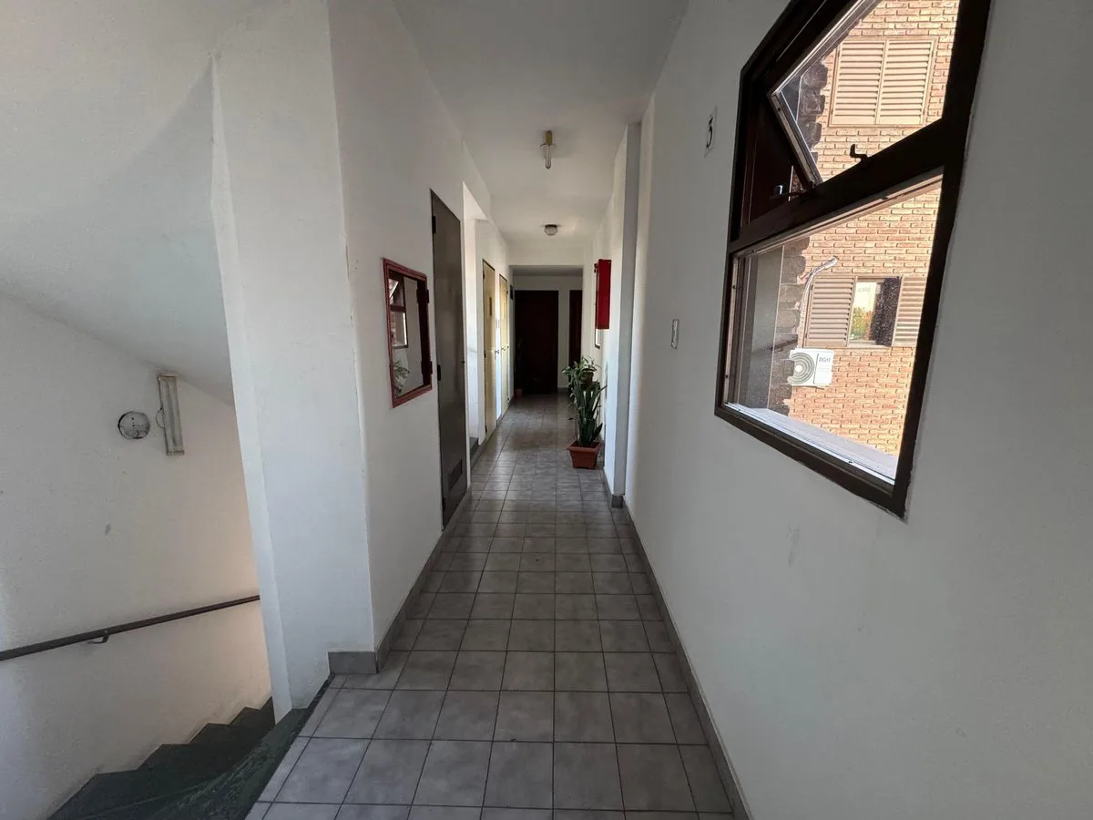 SE VENDE DPTO 3 DORMITORIOS Y COCHERA foto 4