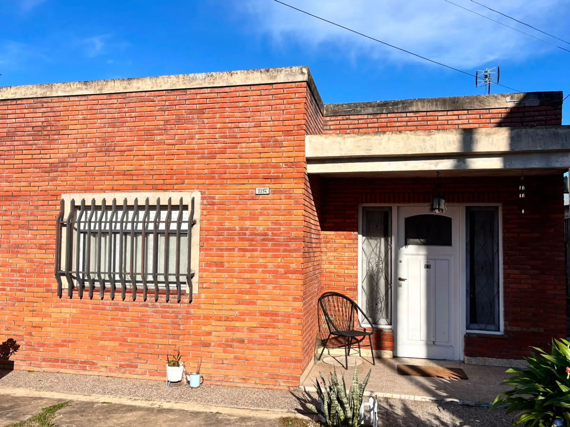CASA EN VENTA BURZACO-MUY BUEN ESTADO-APTO CREDITO foto 2