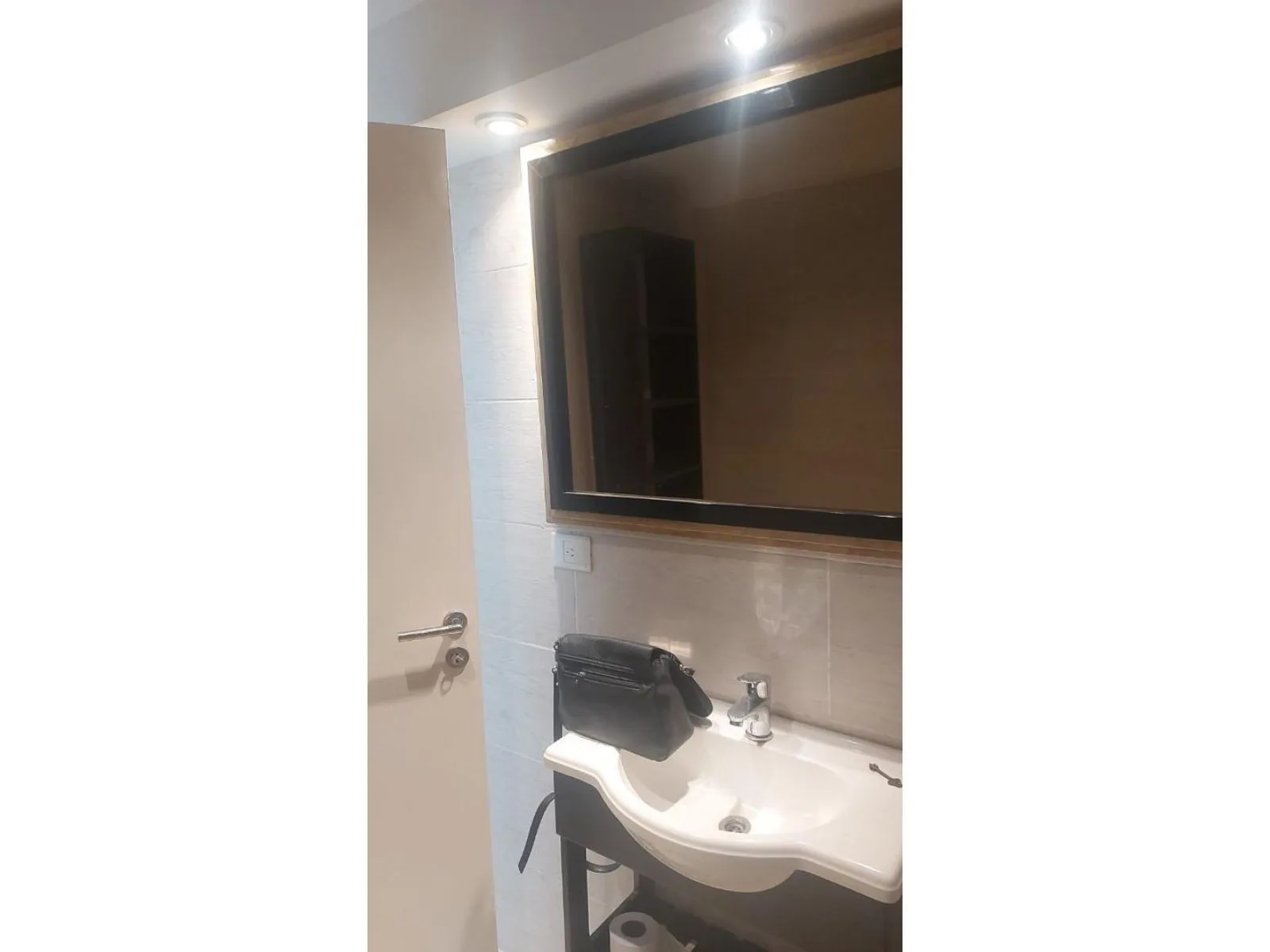 Depto En Venta Luminoso 2 Ambientes con COCHERA Y BAULERA vista abierta foto 5
