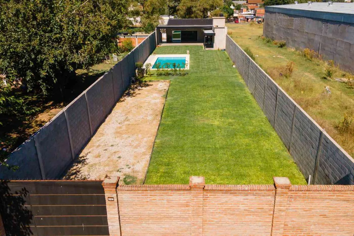 TERRENO CON QUINCHO Y PILETA EN VENTA EN BURZACO foto 3