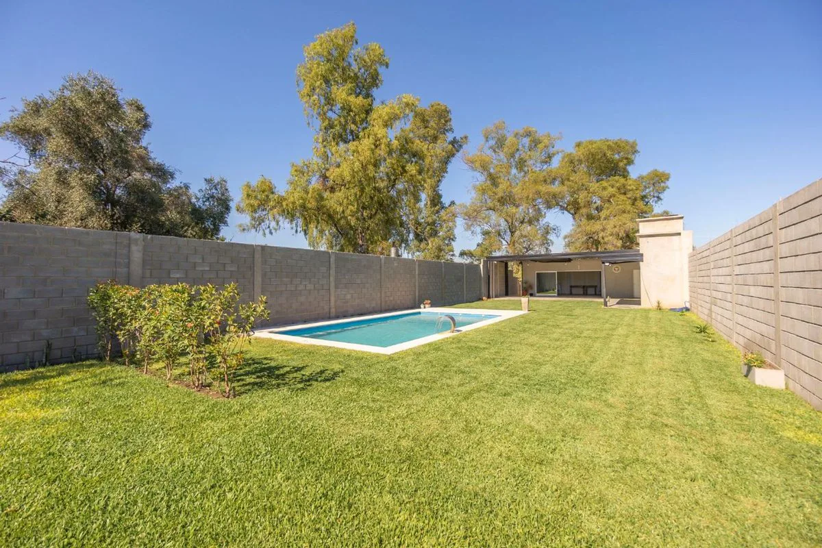 TERRENO CON QUINCHO Y PILETA EN VENTA EN BURZACO foto 4