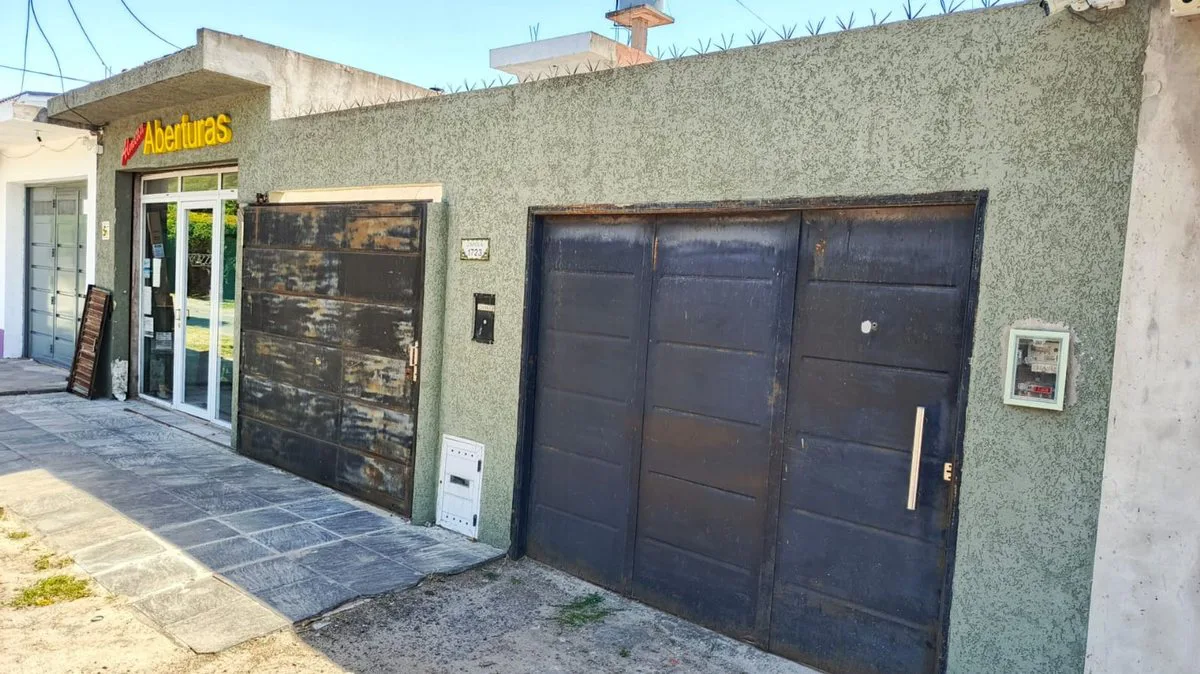 VENTA CASA + QUINCHO + LOCAL CON BAÑO foto 2