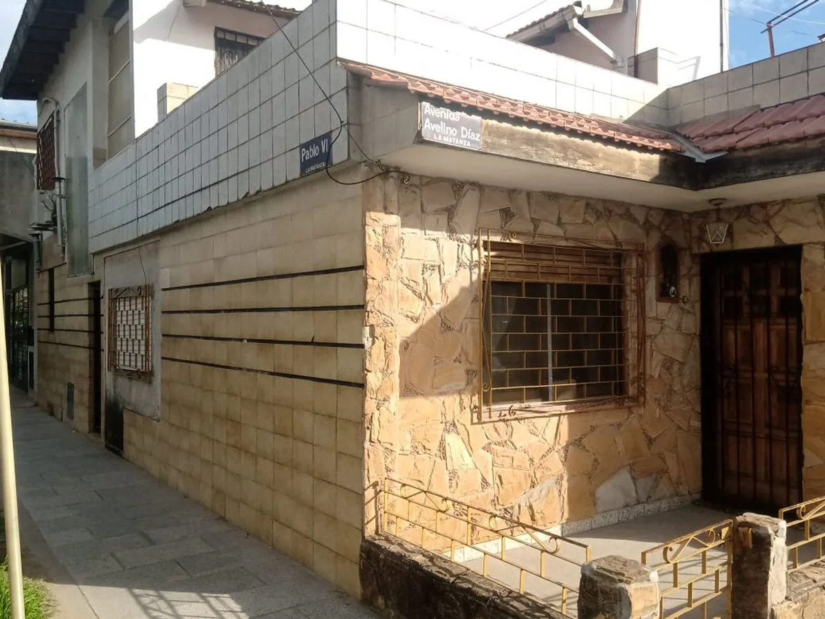 DOS PROPIEDADES EN UN MISMO LOTE BARRIO SARMIENTO foto 2